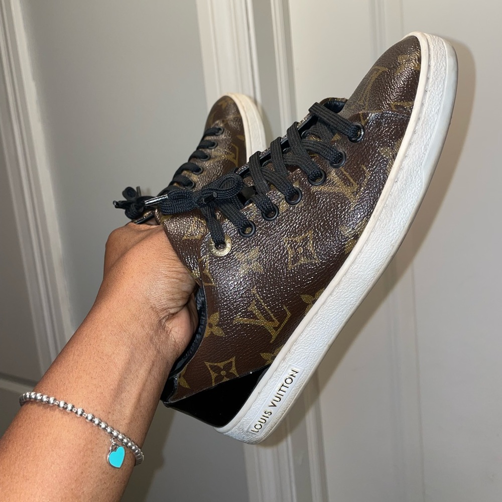 Louis Vuitton gym shoes size 37